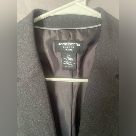 Liz Claiborne Women’s Grey Blazer NWT SZ 6 P - Picture 3 of 5